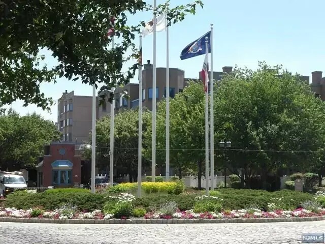 Independence Harbor - 361 River Rd