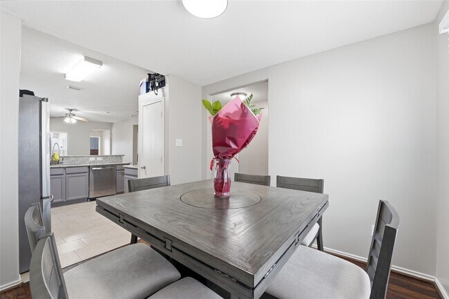 Building Photo - 14530 Morningside Vw Dr