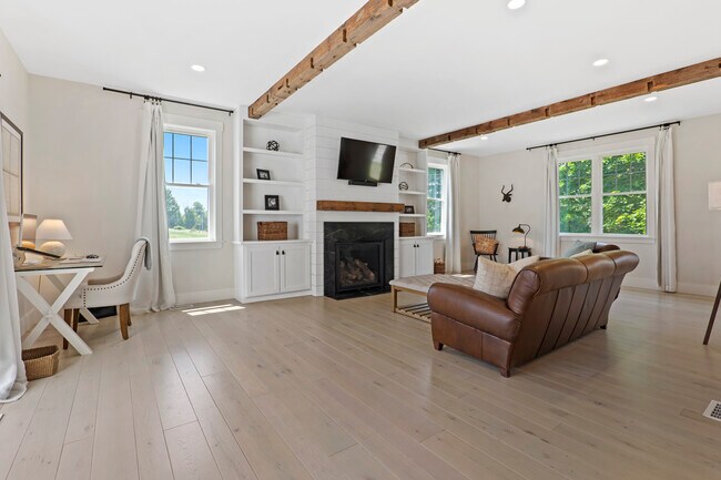 Building Photo - 256 Ayer Rd