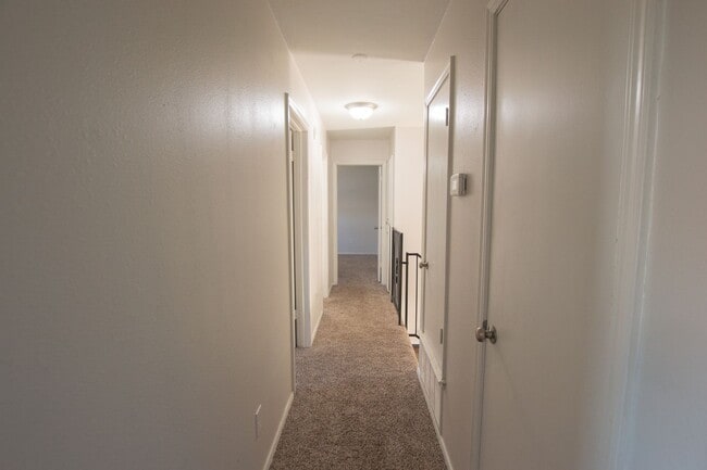 Building Photo - 224 S Bouziden Dr