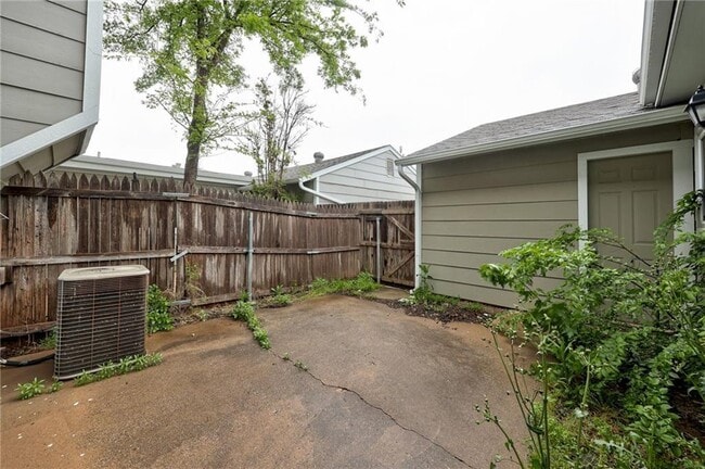 Building Photo - 2833 Indian Creek Blvd
