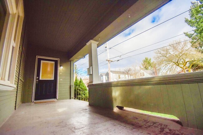 Building Photo - Spacious 4BD/2BA Two-Story Home w/ Fenced Yard & Huge Basement! Pets OK!