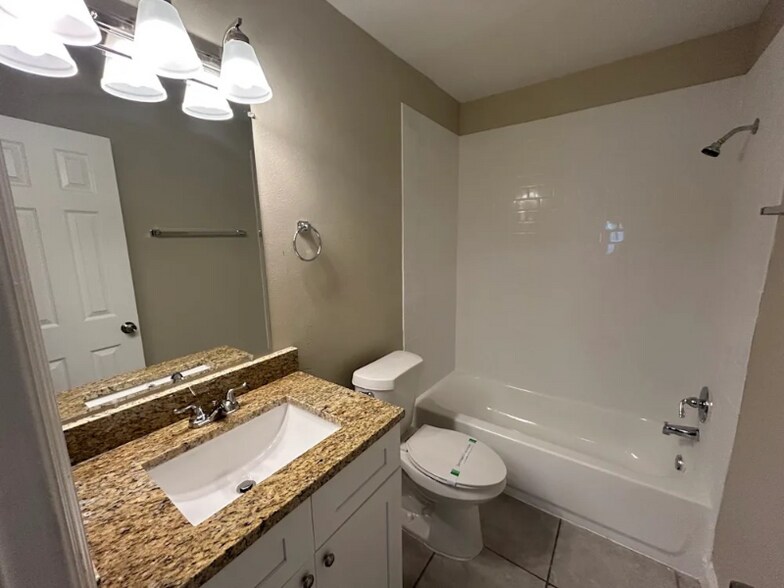 Building Photo - 503 Hillside Ct