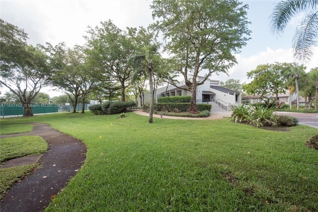 Building Photo - 10945 SW 113th Pl