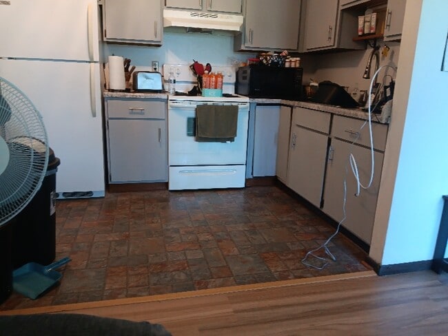 Building Photo - 150 S Sandcrest Ave