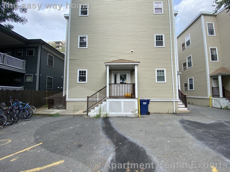 Building Photo - 466 Green St