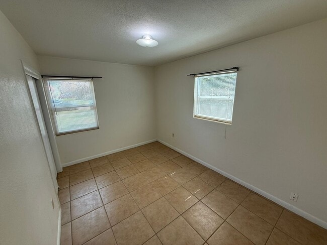 Building Photo - 722 Mercado Ave