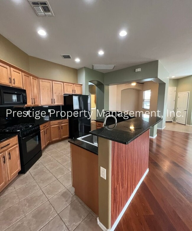 Building Photo - Gorgeous 4/2 Dove Mountain Home!