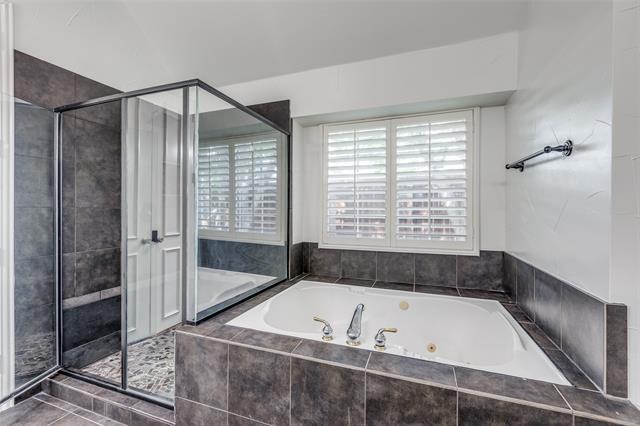 Building Photo - 4684 Old Pond Dr