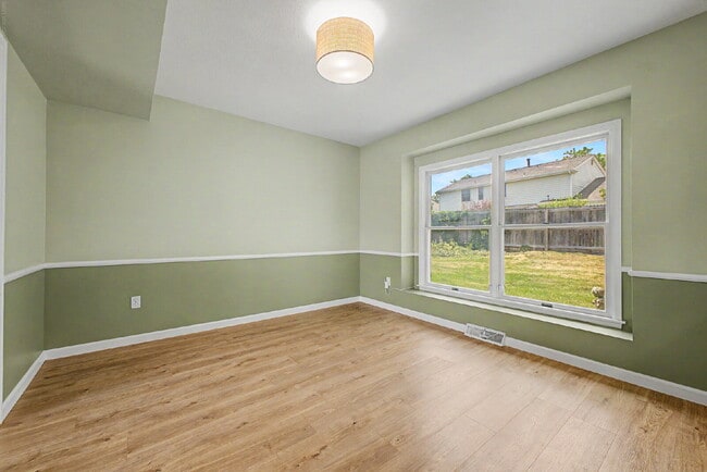 Building Photo - "Spacious 4-Bedroom Oasis with 4 Full Baths in Prime Englewood Location – 3306 Sq. Ft. of Comfort...