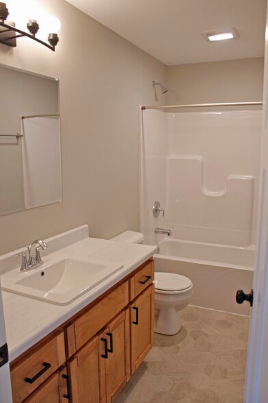 Building Photo - 209 Dogwood Ave