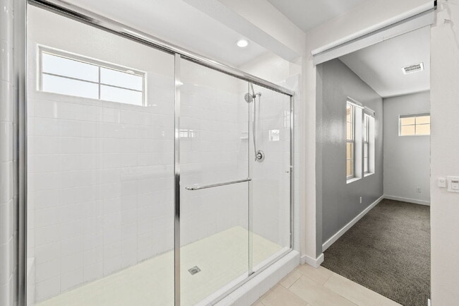 Building Photo - Love your life at Escaya in Chula Vista! 4Bed/2.5Ba attached garage home for rent