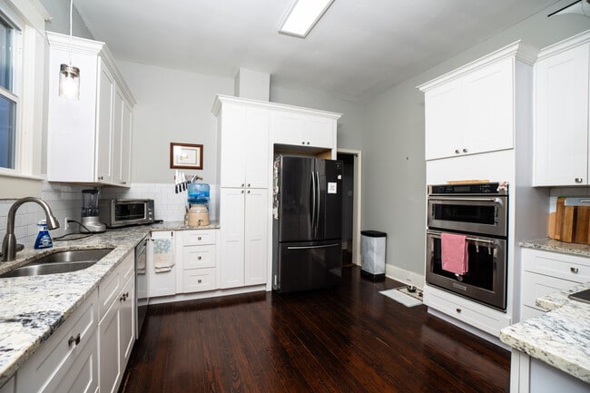 Building Photo - 207 Dilworth St