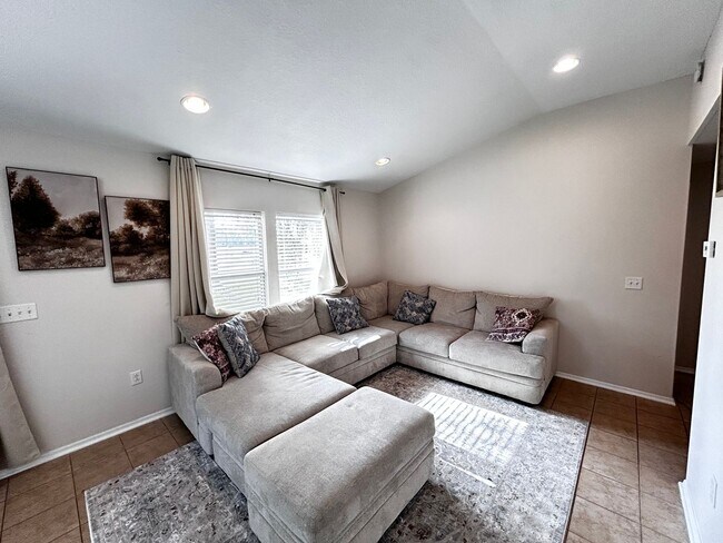 Building Photo - Newer Build 3/2 with Fenced in yard minute...