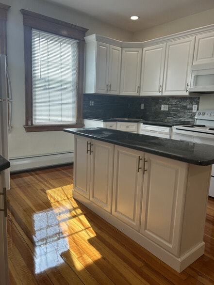 Lincoln apt#11 - 69 S Pleasant St