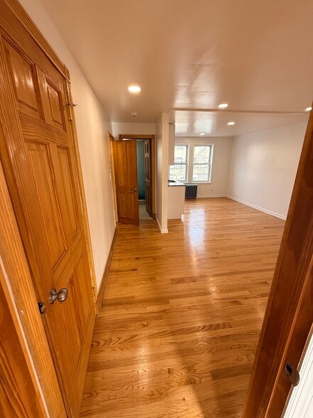 Building Photo - 2068 33rd St