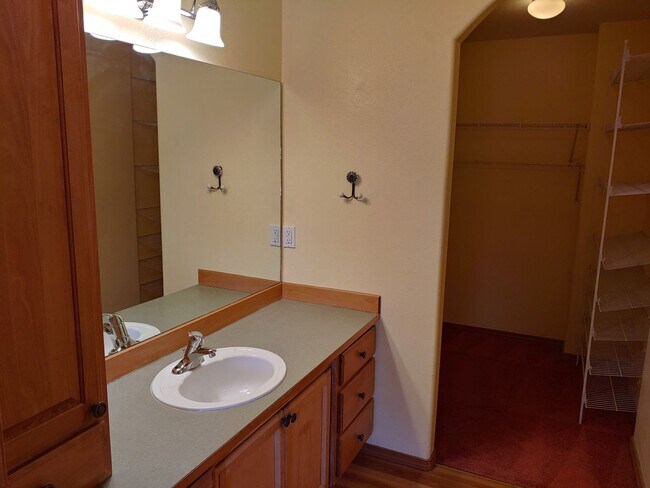 Building Photo - Quiet Neighborhood 55+Community-front landscaping included