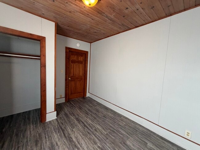 Building Photo - 714 Commercial-