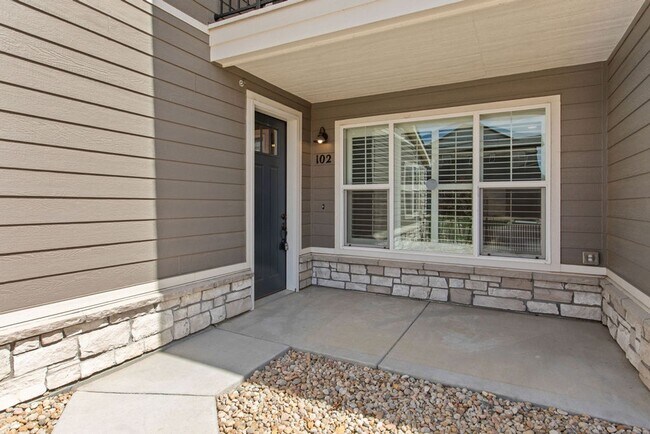 Building Photo - 2 Bedroom 2 Bathroom Ground Floor Townhome in Centerra