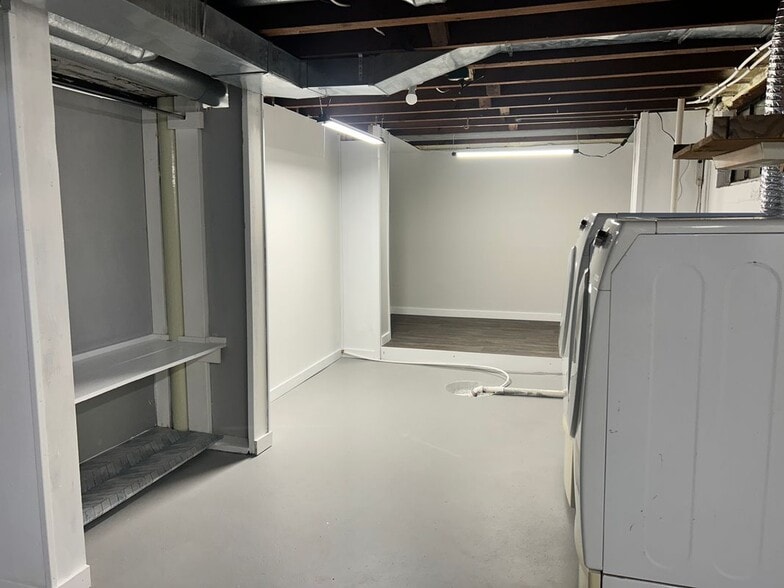 Building Photo - 1731 Deckner Ave