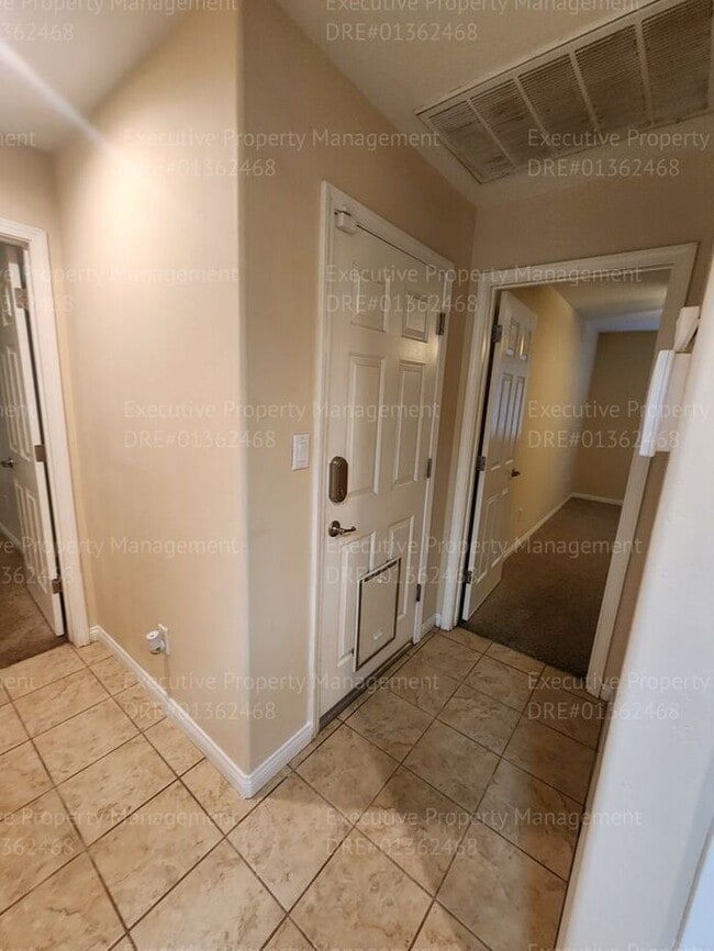 Building Photo - Spacious 4 bedroom 2 bathroom home located in the Ashton Falls community