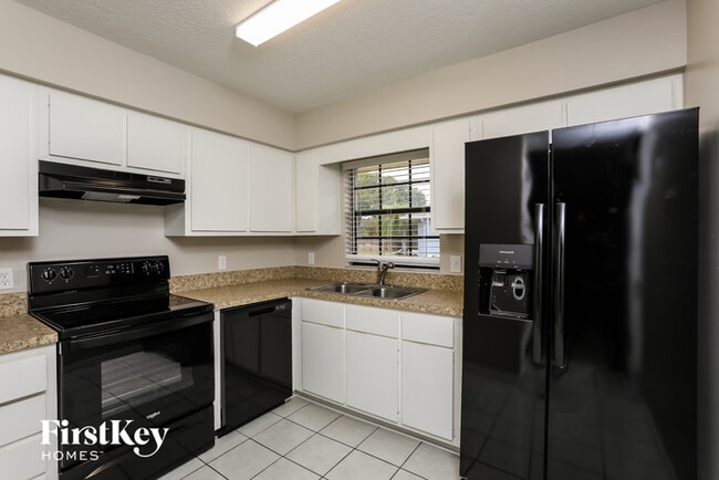 Building Photo - 36828 Sundance Dr