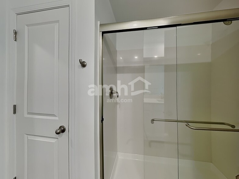 Building Photo - 1135 Livengood Wy