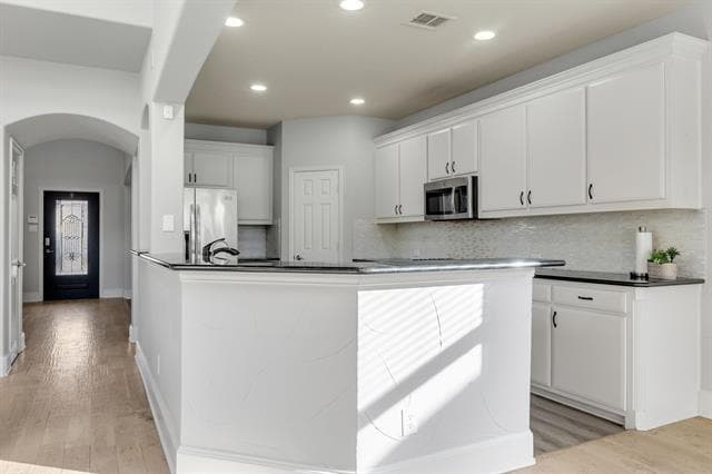 Building Photo - 5629 Hampshire Dr