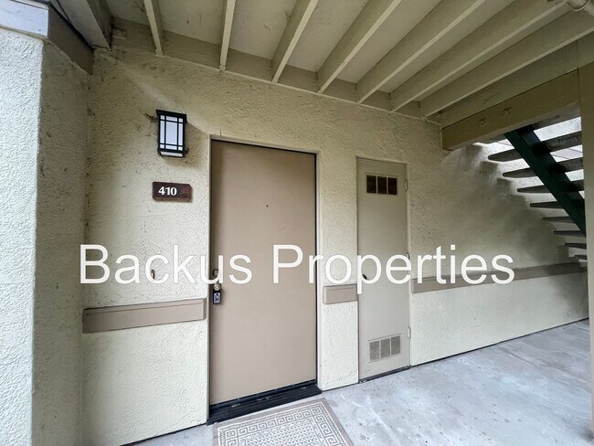 Building Photo - Beautiful two bedroom unit set in hills of Del Rey Oaks