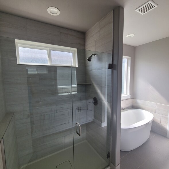 Master Bathroom - 3125 Deserthawk Lp