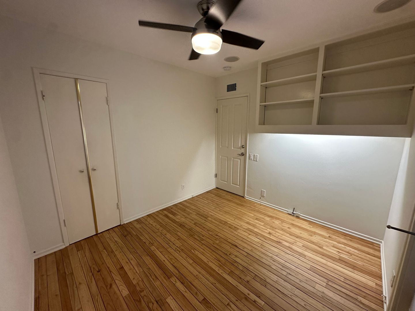 Building Photo - Rare Sherman Oaks Lease | 4beds + 3baths + Large Office in a tree lined street with a large yard,...