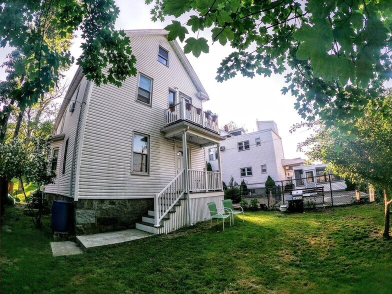 Building Photo - 176 Poplar St
