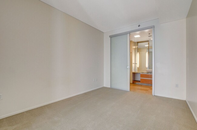Building Photo - Veer Towers 1501E- 1Bd/1Ba Residence with Views of Waldorf Astoria/MGM/Airport