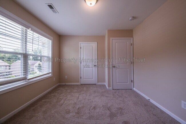 Building Photo - 832 Prince Edward Rd