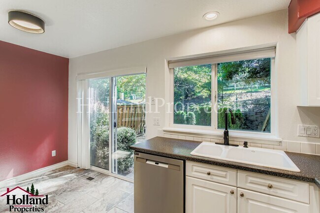 Building Photo - Elegant 3-Bedroom Home Steps from Nature