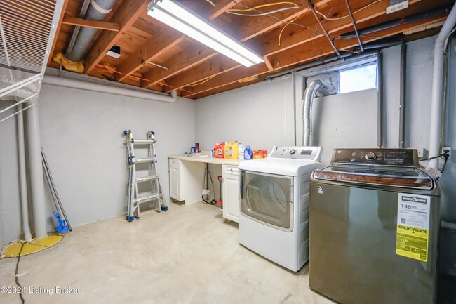 Building Photo - 9903 Welshpool Ct