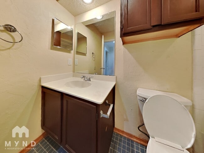 Building Photo - 633 Albrook Dr