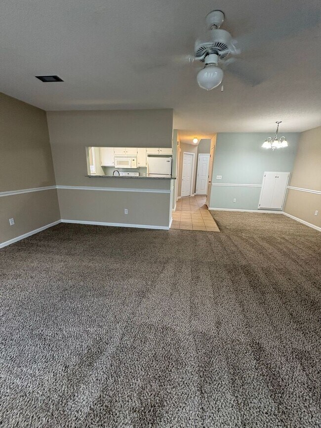 Building Photo - WAKEFIELD SUBDIVISION - Double Garage!  GRANITE COUNTERTOPS.