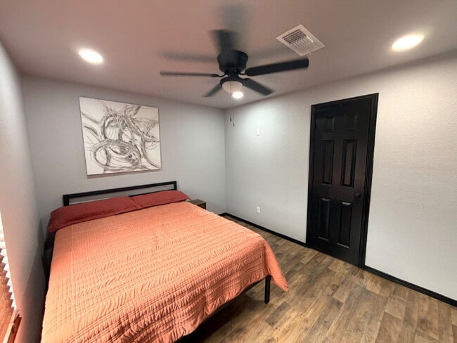 Building Photo - Move in Special, $500 off first full month of rent!