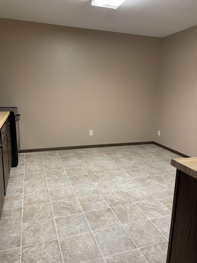 Building Photo - 5923 Paradise Ln