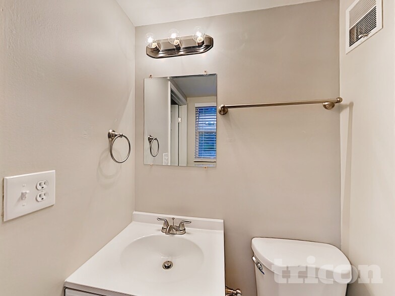 Building Photo - 9021 Touchstone Ln