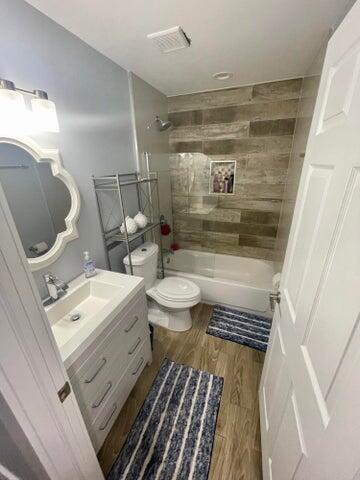 Building Photo - 601 N E St