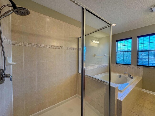 Building Photo - 10663 Pictorial Park Dr