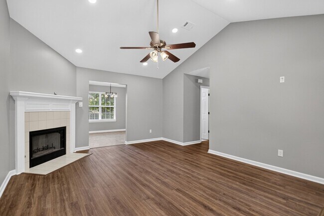 Building Photo - 2725 Valley Forge Dr