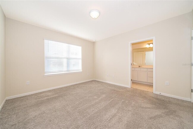 Building Photo - 2110 Charming Ave