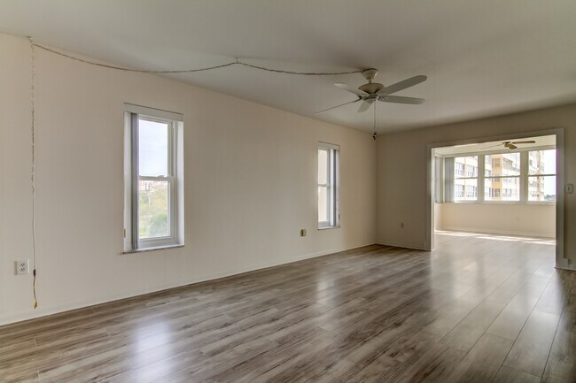 Building Photo - 5130 Brittany Dr S