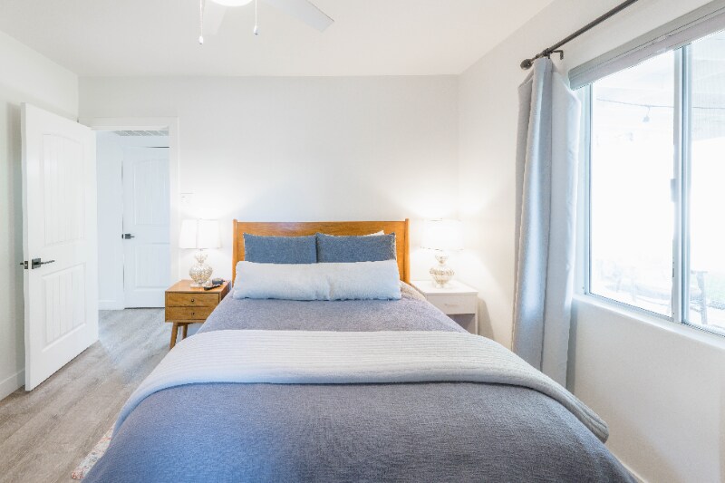 Building Photo - 1326 W Roma Ave