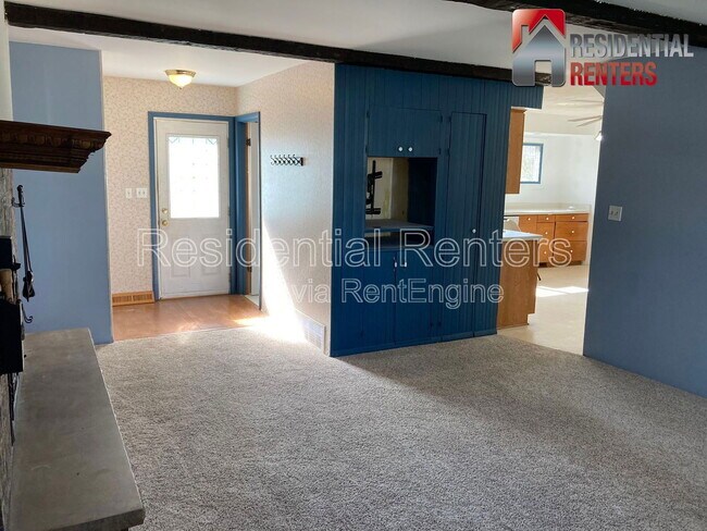 Building Photo - 257 S Regis Rd