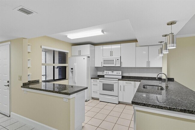 Building Photo - 434 Lakeview Dr