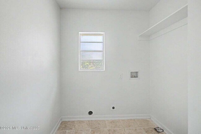 Building Photo - 3 bed close to D'Iberville!